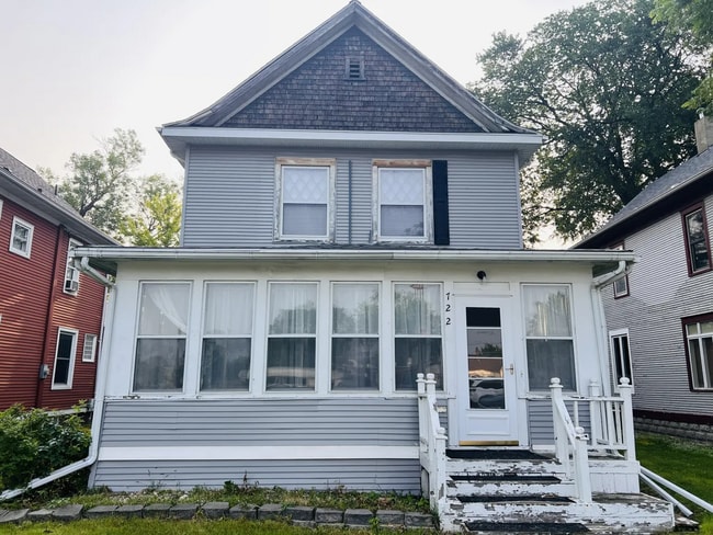 property at 722 N Main St