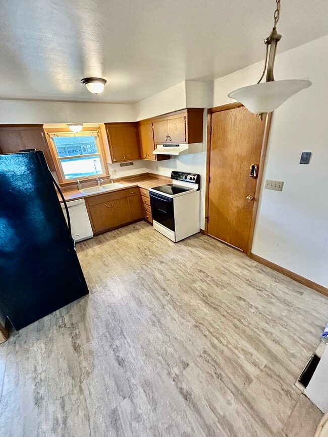 1510 Jills Dr in Waukesha, WI - Foto de edificio - Building Photo