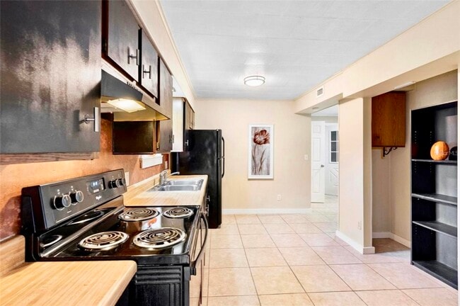 property at 823 N Arlington Ave