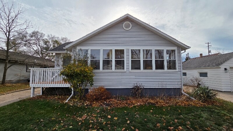 1310 Waverly Ave in Grand Haven, MI - Foto de edificio