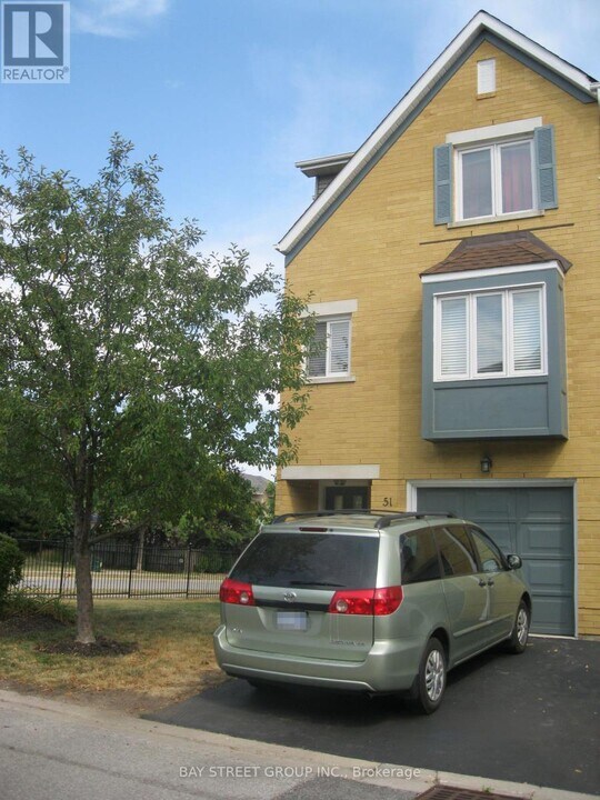 2300-2300 Brays Ln in Oakville, ON - Building Photo