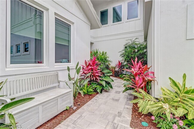 5130 Alpha Ct in Naples, FL - Building Photo - Building Photo