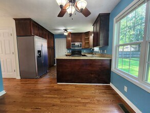 1680 Barrywood Cir E in Clarksville, TN - Building Photo - Building Photo