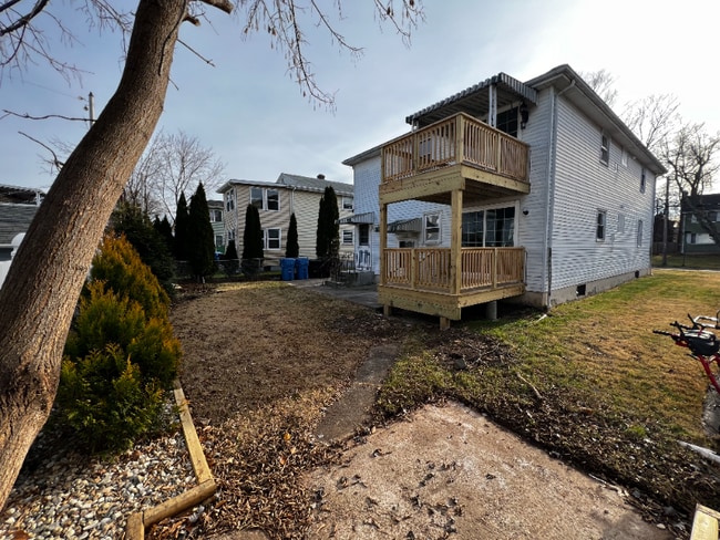 163 Oakland Ave in New Britain, CT - Foto de edificio - Building Photo