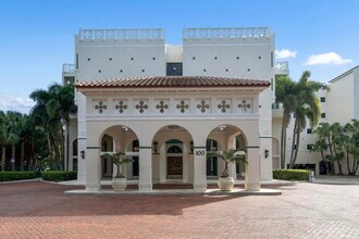 100 SE 5th Ave in Boca Raton, FL - Building Photo - Building Photo