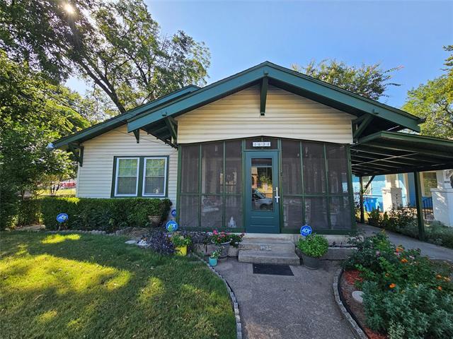 1634 Poplar St in Dallas, TX - Foto de edificio