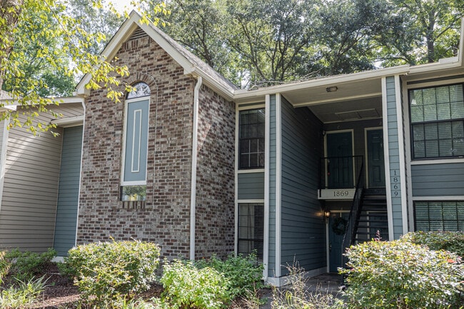 1869 Montclair Dr