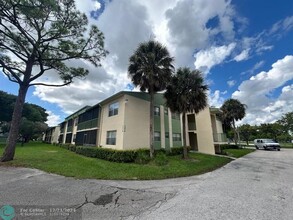 4276 NW 89th Ave in Coral Springs, FL - Foto de edificio - Building Photo