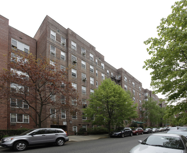 Fleetwood and The Deauville in Forest Hills, NY - Building Photo - Building Photo