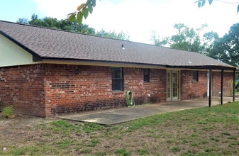 4028 Western Oak St in Nacogdoches, TX - Building Photo - Building Photo
