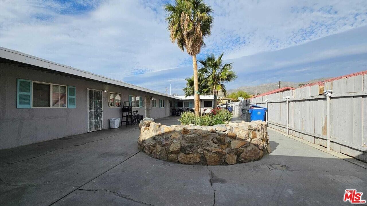 66327 7th St in Desert Hot Springs, CA - Building Photo