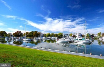 5 Queen Victoria Way in Chester, MD - Building Photo - Building Photo