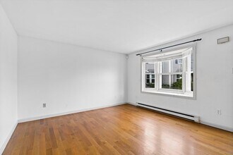 642 Canterbury St, Unit 642 in Boston, MA - Building Photo - Building Photo