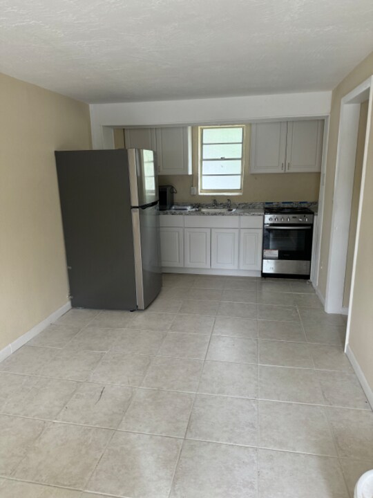 2423 NE Palm Ave-Unit -11 in Jensen Beach, FL - Building Photo