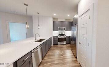 15501 N Dial Blvd, Unit B1 in Scottsdale, AZ - Building Photo - Building Photo