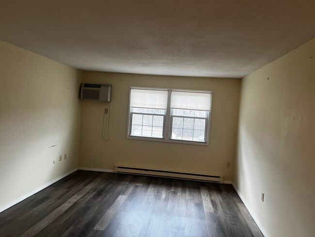 property at 39 Dinan Dr