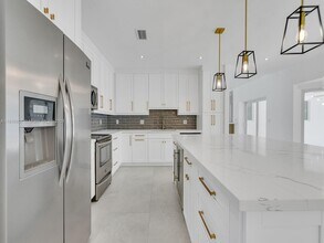 7800 SW 181st Terrace in Palmetto Bay, FL - Building Photo - Building Photo