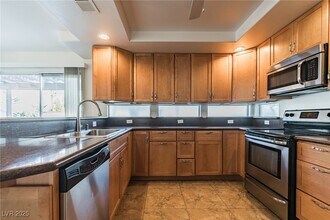 1874 Autumn Gold Ave in Las Vegas, NV - Building Photo - Building Photo
