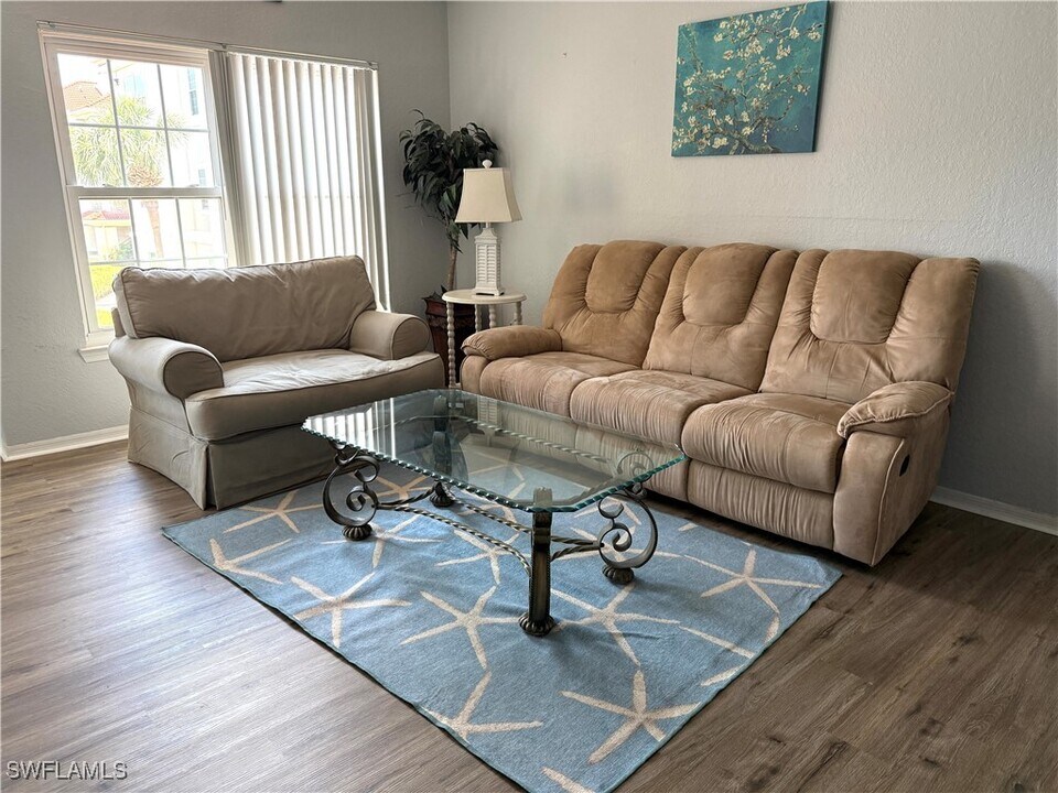 23640 Walden Center Dr in Bonita Springs, FL - Building Photo
