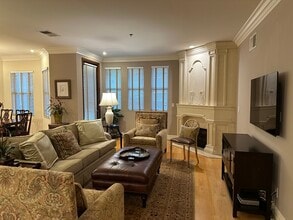 1658 Camden Ave, Unit 203 in Los Angeles, CA - Foto de edificio - Building Photo