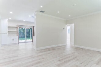 11527 SW 81st Rd in Pinecrest, FL - Building Photo - Building Photo