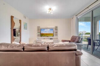 4721 Clock Tower Dr in Kissimmee, FL - Foto de edificio - Building Photo