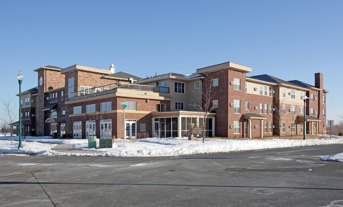 Vermillion River Crossing in Farmington, MN - Building Photo