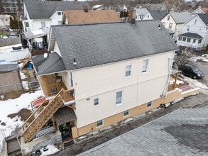 332 Locust Ave, Unit First Floor Locust in Port Chester, NY - Foto de edificio - Building Photo