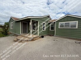 5365 Newt Patterson Rd in Mansfield, TX - Building Photo