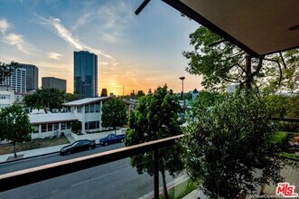 268 S Lasky Dr in Beverly Hills, CA - Building Photo - Building Photo