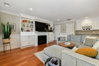 49 L St, Unit 5 in Boston, MA - Foto de edificio - Building Photo