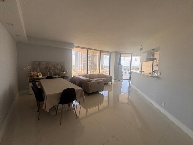 19355 Turnberry Way in Aventura, FL - Building Photo - Building Photo