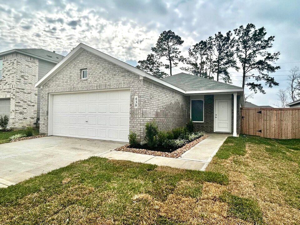 438 Southern Magnolia Wy in Magnolia, TX - Building Photo
