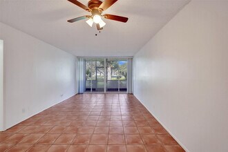 9481 Evergreen Pl in Davie, FL - Building Photo - Building Photo