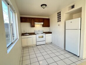 1321 W Vogel Ave in Phoenix, AZ - Foto de edificio - Building Photo