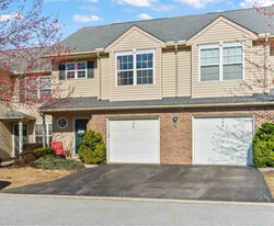 226 Sparrow Rd in Hummelstown, PA - Building Photo