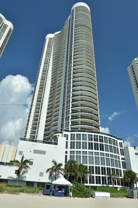 16001 Collins Ave, Unit 2302 in Sunny Isles Beach, FL - Building Photo