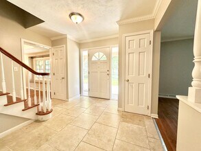 3431 W Colette Ct in Mequon, WI - Building Photo - Building Photo