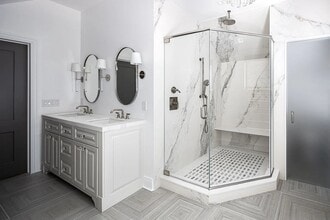 27 Howard St in Sag Harbor, NY - Building Photo - Building Photo