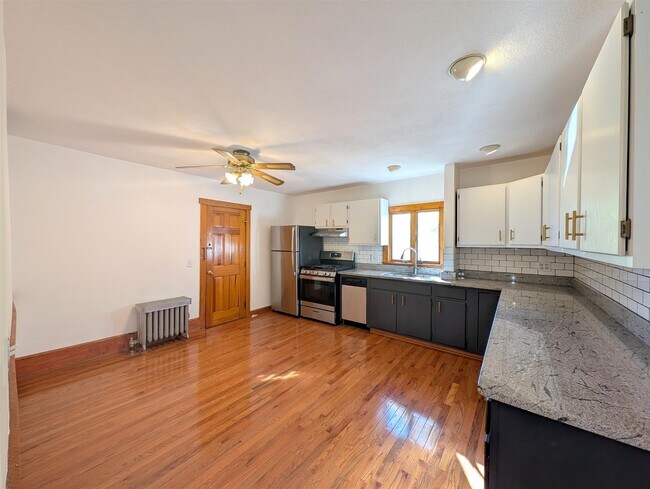 119 Lowell St, Unit 1 in Somerville, MA - Building Photo - Building Photo