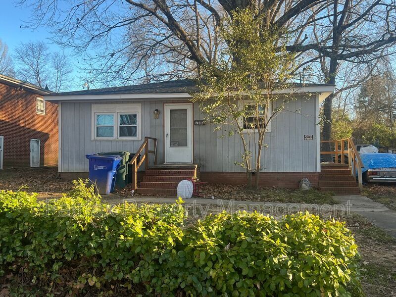 700 Lee St in Durham, NC - Building Photo