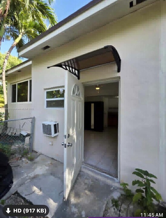 1243 SW 3rd St in Miami, FL - Building Photo