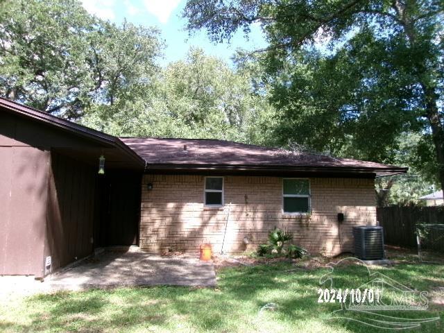 1501 John Carroll Dr in Pensacola, FL - Foto de edificio - Building Photo