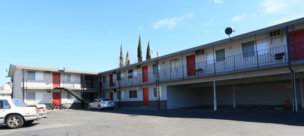 Taylor Terrace in Sacramento, CA - Building Photo - Building Photo