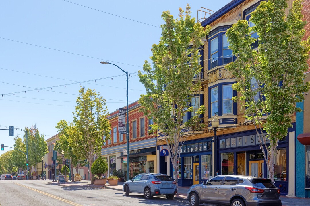 337-341 Georgia St in Vallejo, CA - Foto de edificio