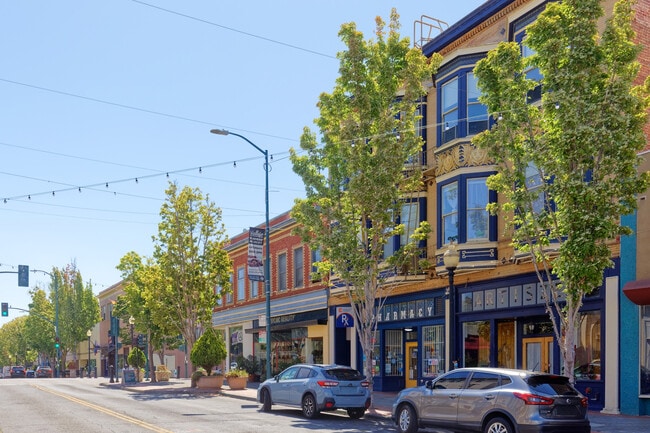 337-341 Georgia St