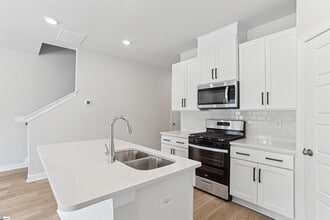 7 Gramercy Wds Ln in Fountain Inn, SC - Building Photo - Building Photo