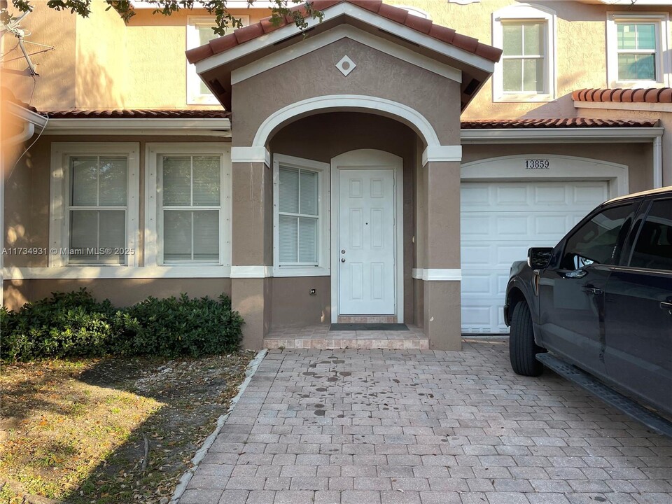 13859 SW 273rd Terrace in Homestead, FL - Building Photo