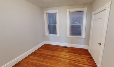 71 Spring St, Unit 1 in Cambridge, MA - Foto de edificio - Building Photo