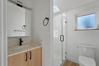 11458 NE Morris St in Portland, OR - Building Photo - Building Photo